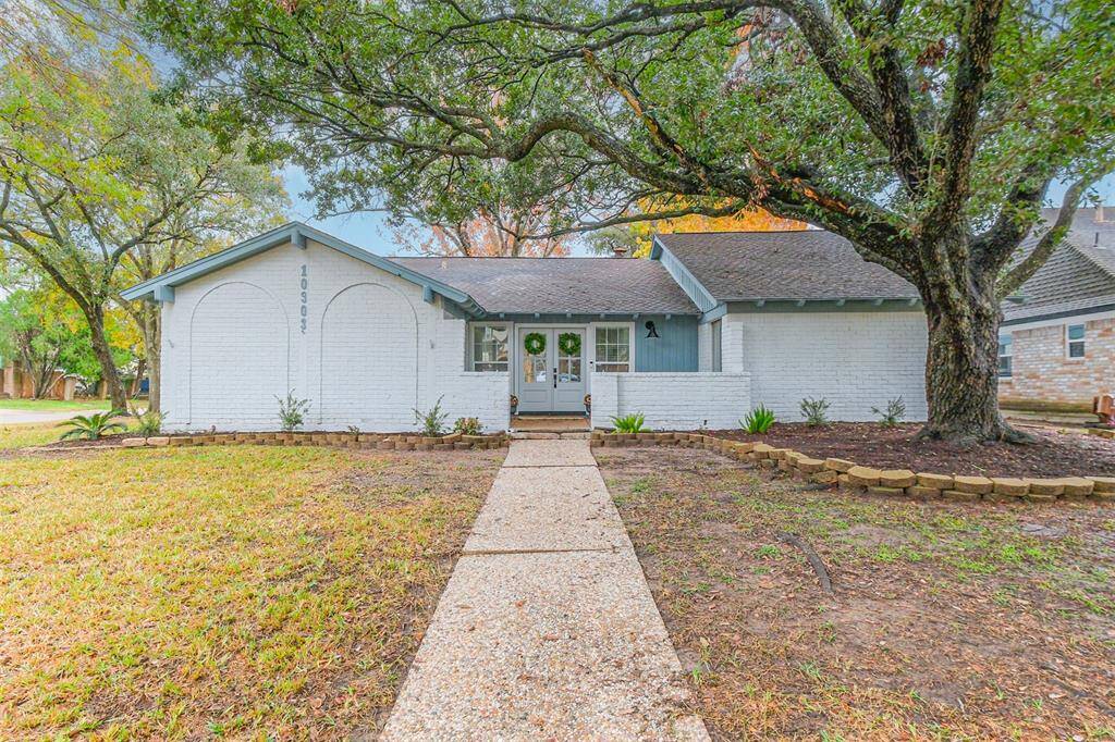 10903 Holly Springs is located on a quiet corner lot in the prestigious Lakeside Forest Community.