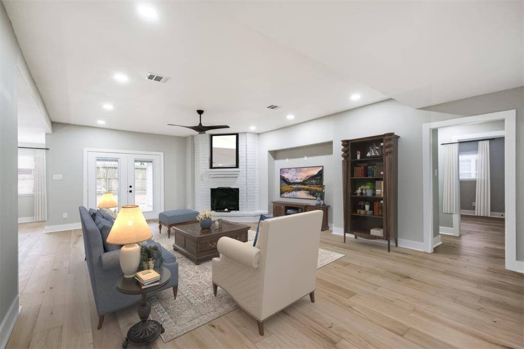 Imagine how this room will look with all your own personal touches! (virtually staged photo)