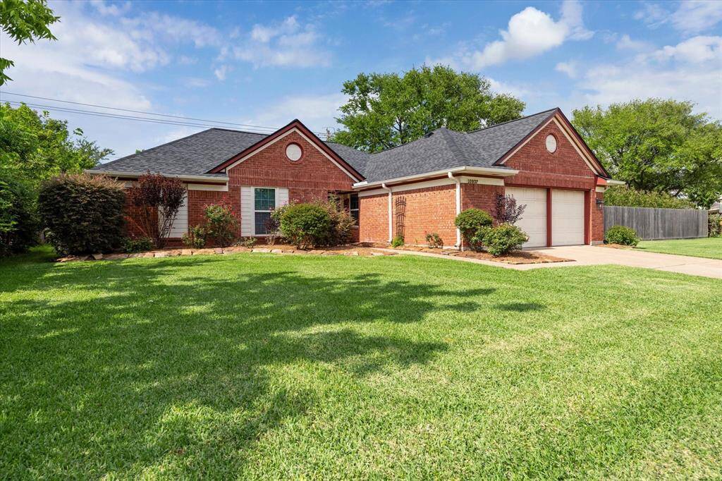 Welcome to 10937 Graywood Court!