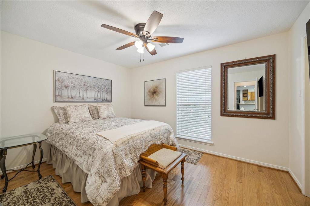 Secondary bedroom