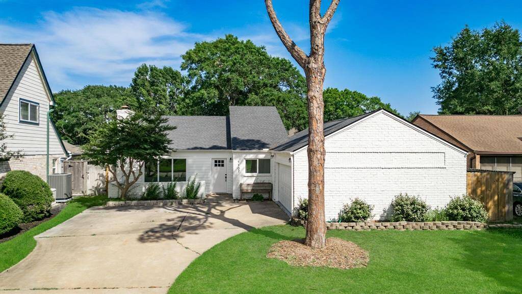 Welcome to your new home at 1107 Rennie!