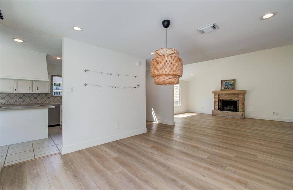 A nice sized dining room with flow into the family room and kitchen and a sliding door to your beautiful back patio and lush green backyard.
