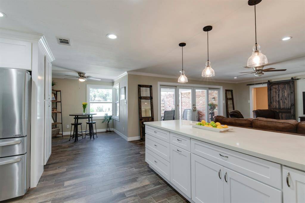 The island and additional breakfast area along with extra cabinet space.