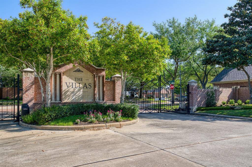 1114 Ridgeburg Ct. is located in The Villas, the newest of the three patio home communities built by Village Builders in Parkway Villages. Located in the heart of the Energy Corridor, it is close to I-10, Katy, hospitals, and only 30 minutes from downtown.