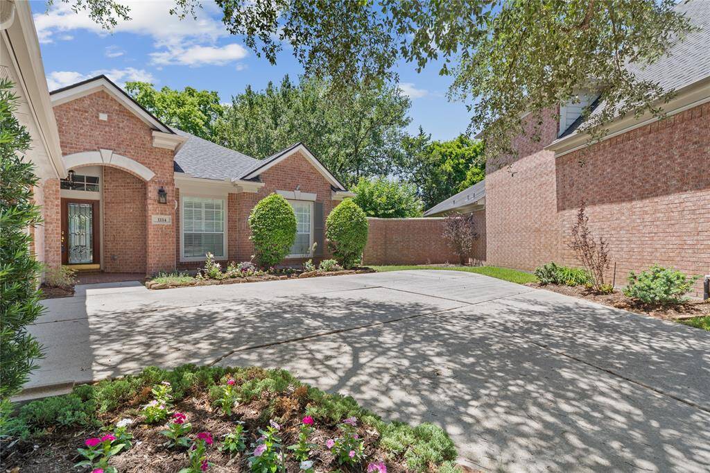 Note the extra space for parking just in front of the gate leading to the backyard.