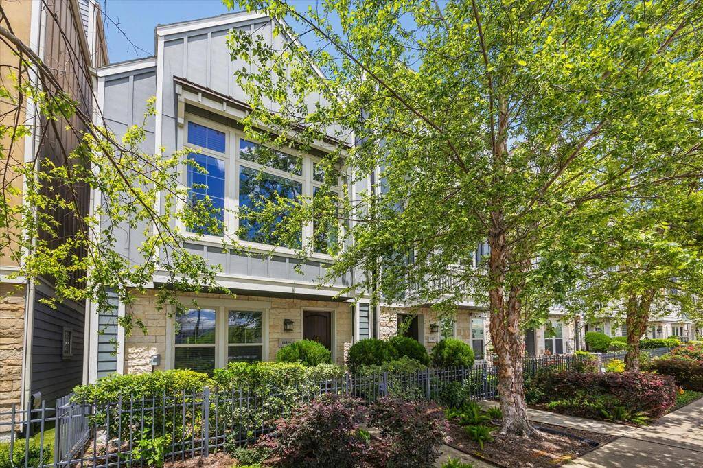 City living meets comfort, style, and vibrant urban convenience in the heart of the Heights!