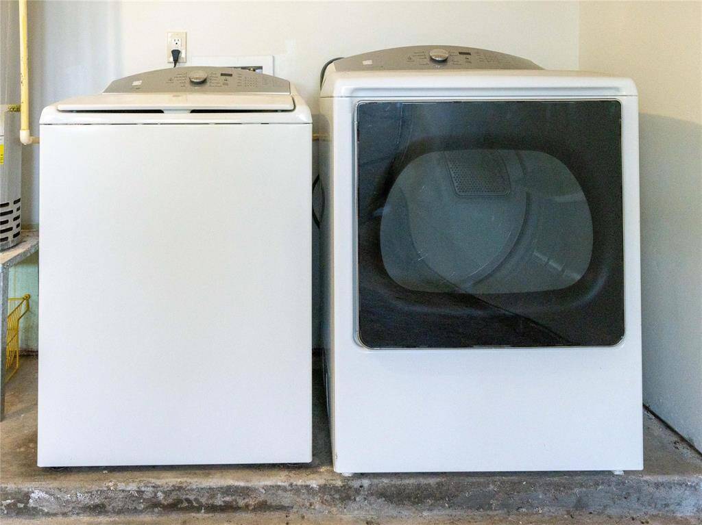 Washer & dryer included!