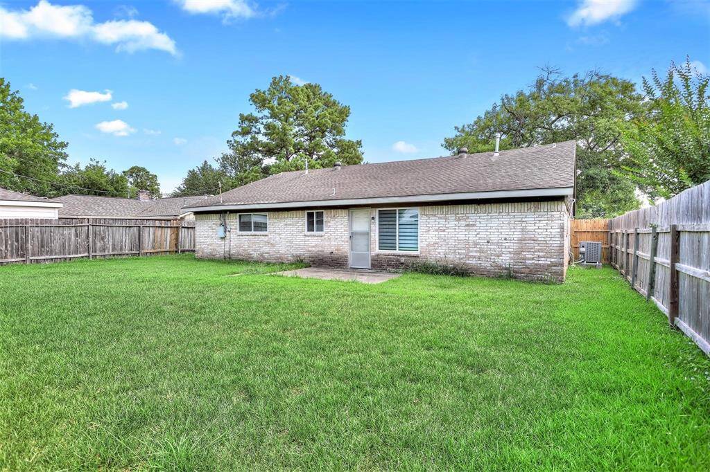 Nice sized backyard - not too big, not too small - Just Right!