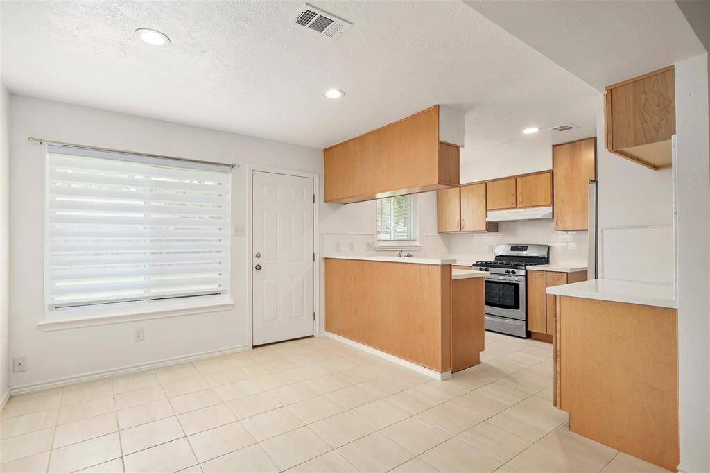 Breakfast area with easy access to kitchen and backyard. Smart floor plan.
