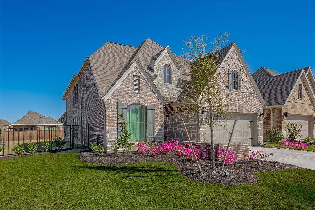 Gorgeous front elevation