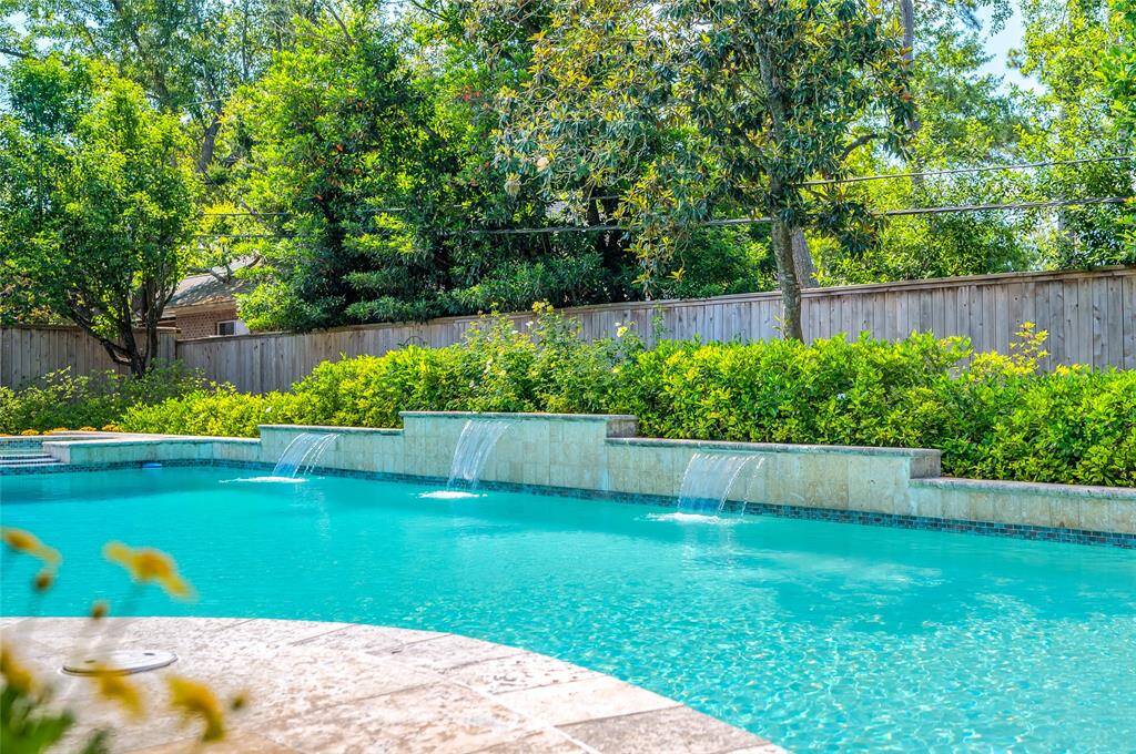 Additional view of the pool