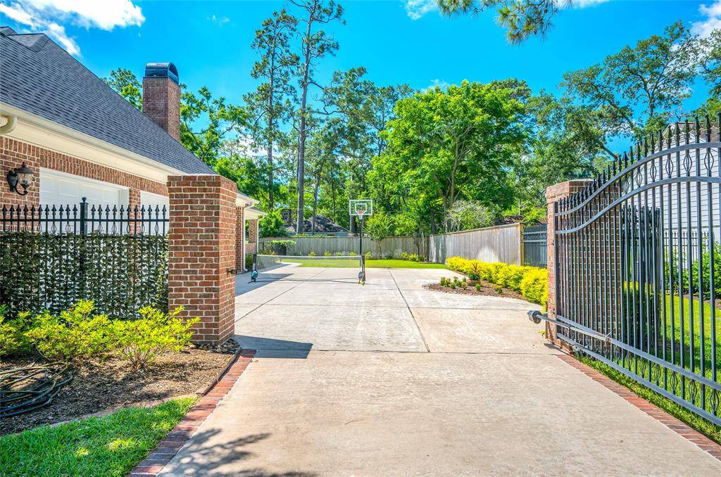 Large driveway/sports & play area