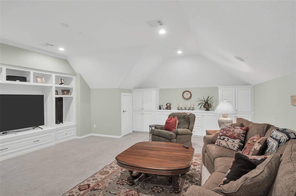 Media room ideal for movie nights or to watch your favorite team