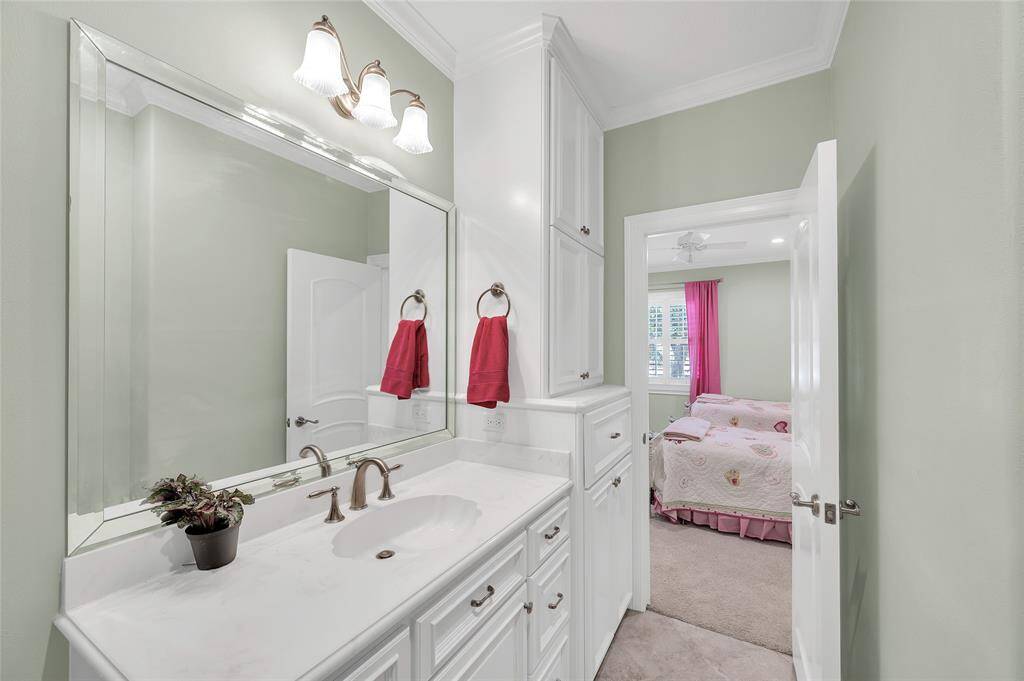 En-suite bath