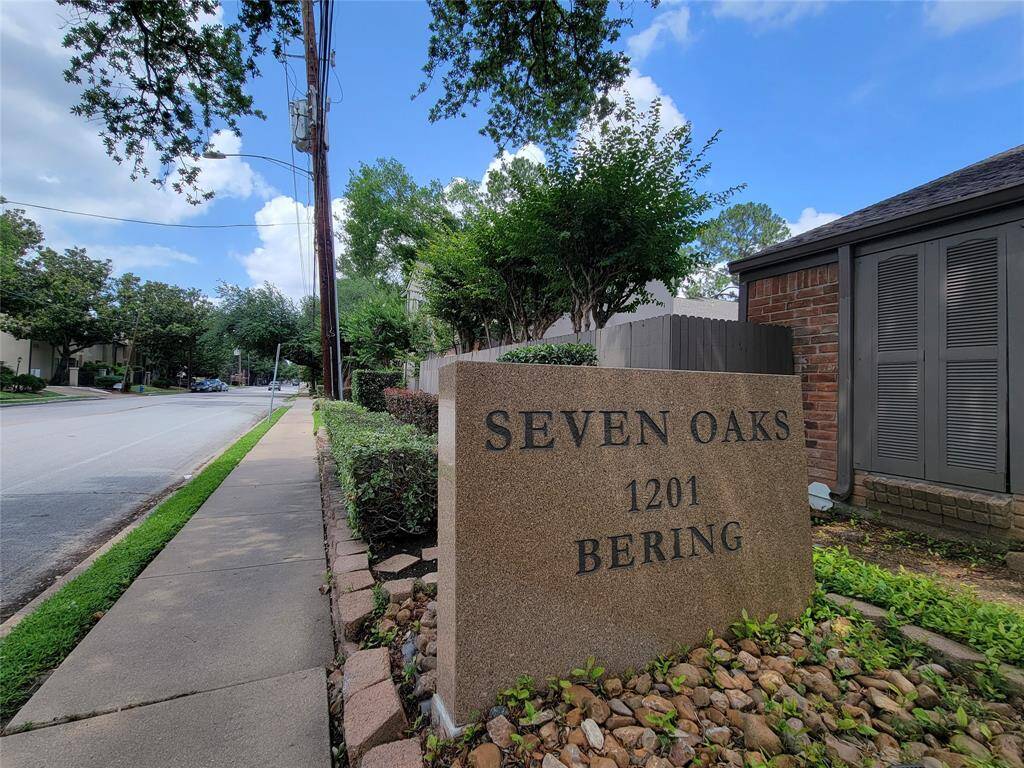 Seven Oaks is a conveniently located condo community within walking distance of a coffee shop, restaurants and the Y.