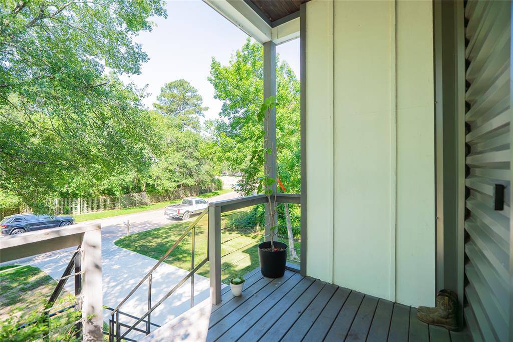 Front porch street view.