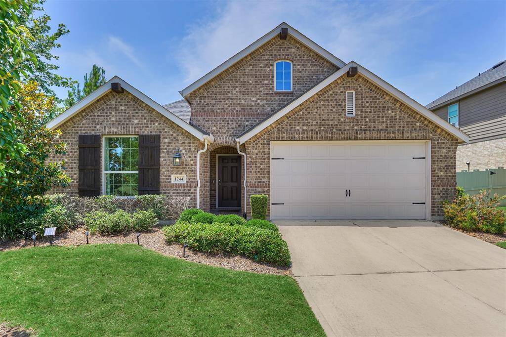 Exceptional 1-story Highland Home, tucked on prime, cul-de-sac lot adjacent to greenbelt! Conveniently located near I-45, Woodlands hospital district, shops, schools and dining!