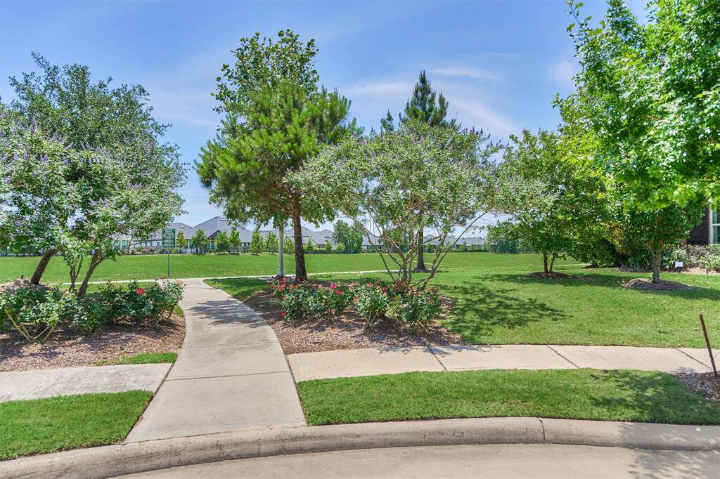 Cul-de-sac offers landscaped access to the walking trails, maintained by the HOA.