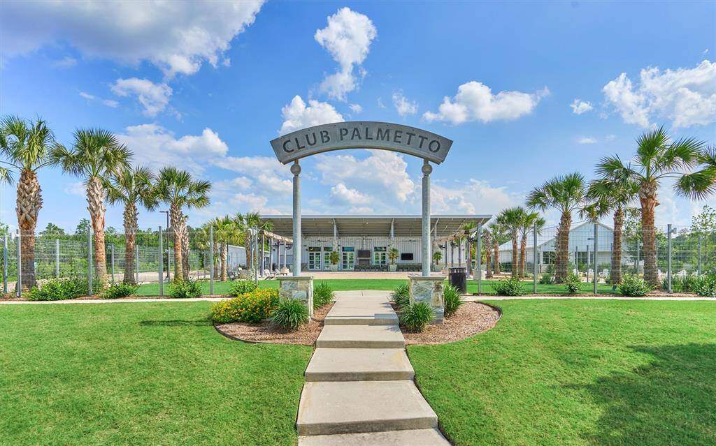 Residents enjoy access to all neighborhood amenities!