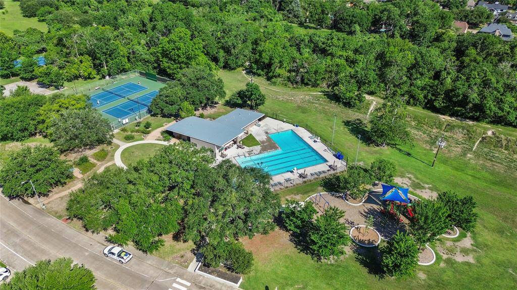 Briarhills Community amenities just minutes away. Pool, clubhouse, tennis courts, playground, basketball court.