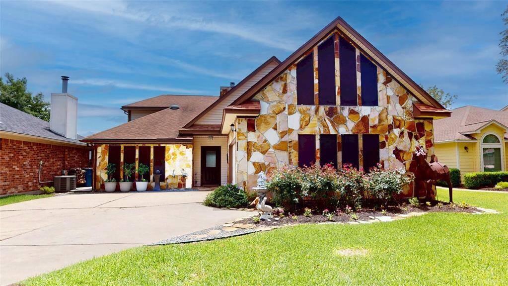 Spacious two car garage with extra parking for all your recreational toys