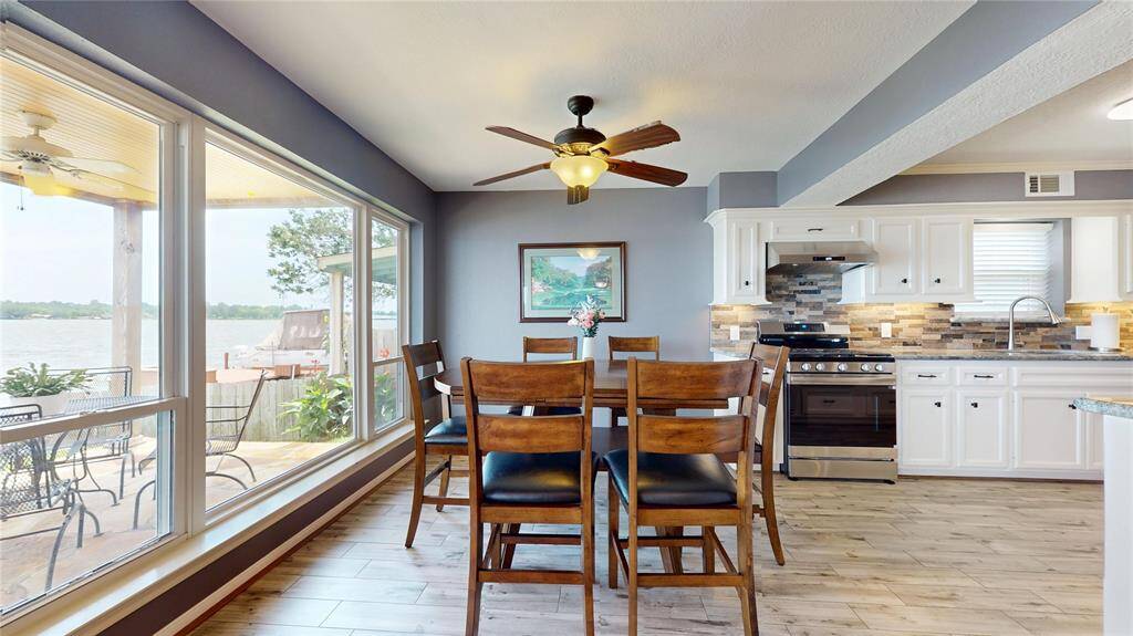 Spacious breakfast area with a versatile table expanding seating from 4 to 8.