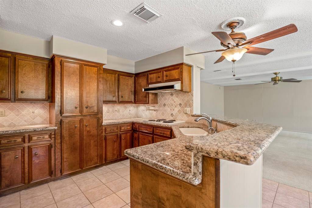 Well-designed kitchen with granite counters, double oven, and lots of storage—plus an open layout that connects to the family room and eat-in nook.
