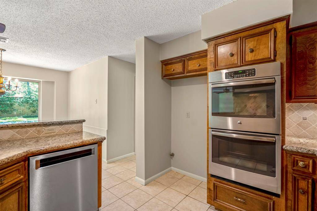 Well-designed kitchen with granite counters, double oven, and lots of storage—plus an open layout that connects to the family room and eat-in nook.