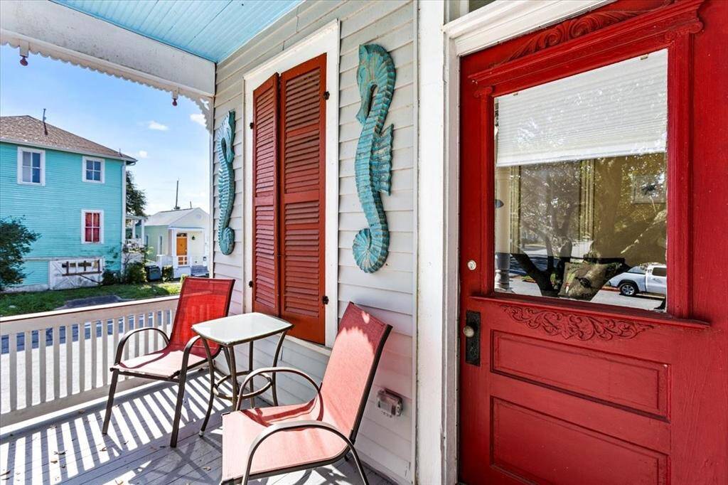 Front porch entry area.