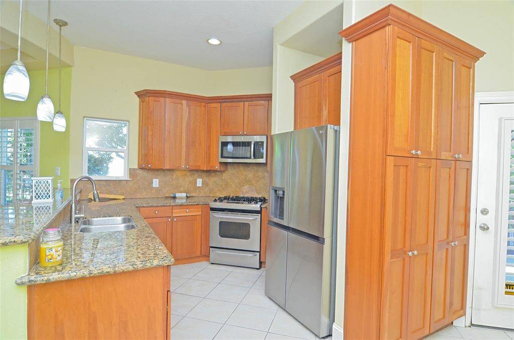 Stainless steel appliances, gas stove.