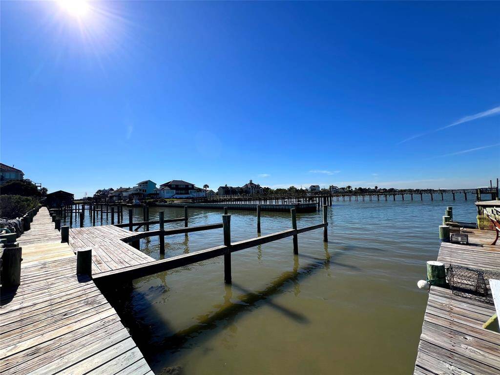 Private community fishing pier