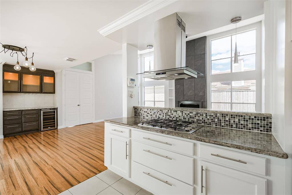 You will LOVE to cook on the gas cooktop with vent hood.