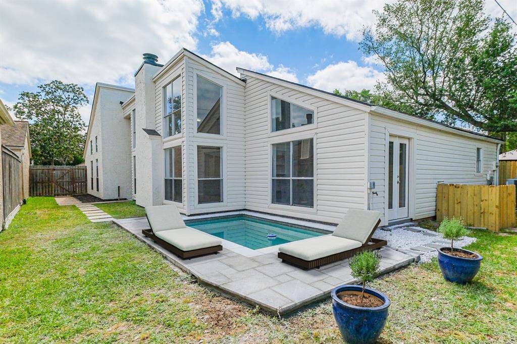 There is a plunge pool in the backyard to keep cool during Houston's hot summers!