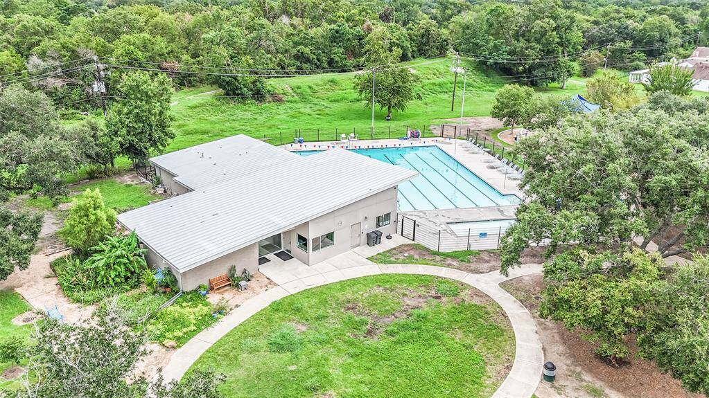 There are many amenities for this neighborhood such as pool, clubhouse, playground, tennis courts and basketball court.