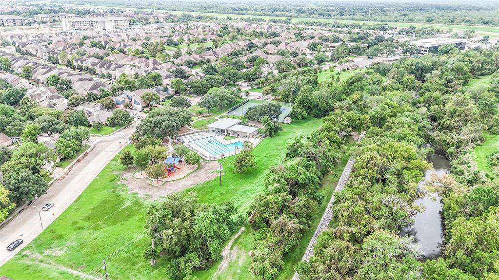 The Terry Hershey Trails are located just behind the neighborhood amenities. There is easy access behind the parking lot where you can enter the trail.