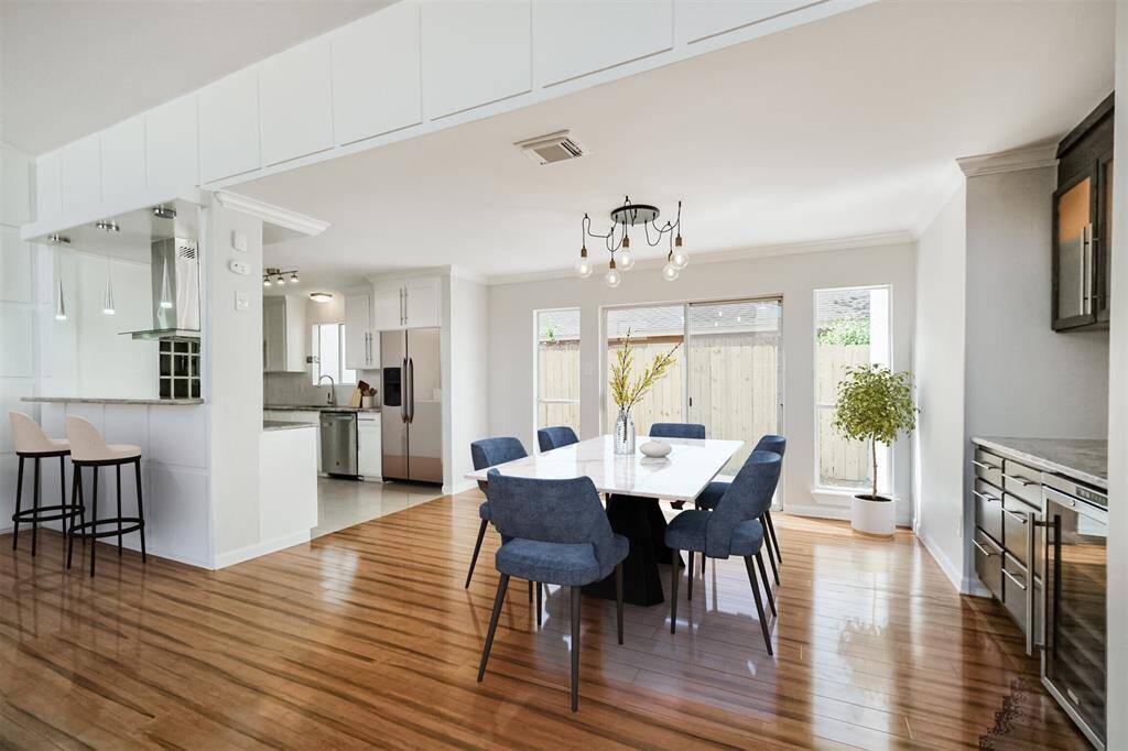 A staged photo of the dining room.