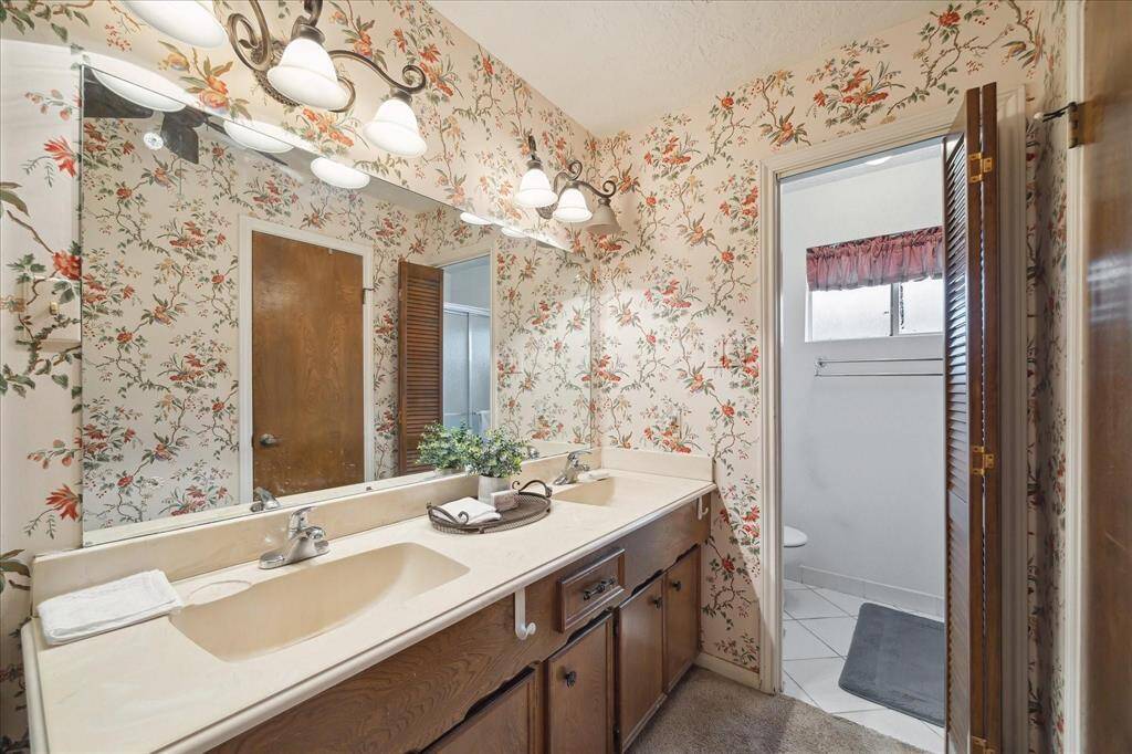 Second look at the large Primary Bath.