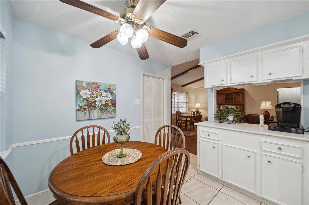 Light and airy Breakfast Room just off the Kitchen and Family Room.