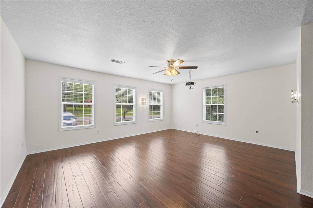Luxurious second-floor suite with a private bathroom.