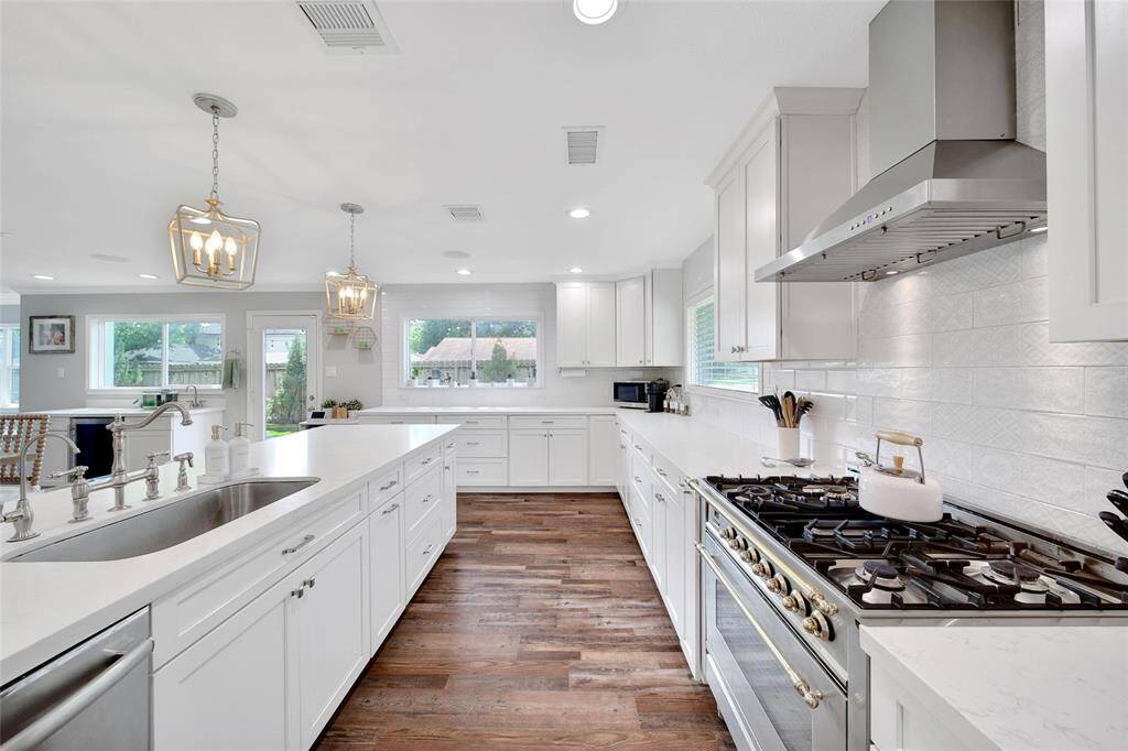 View of kitchen :3.