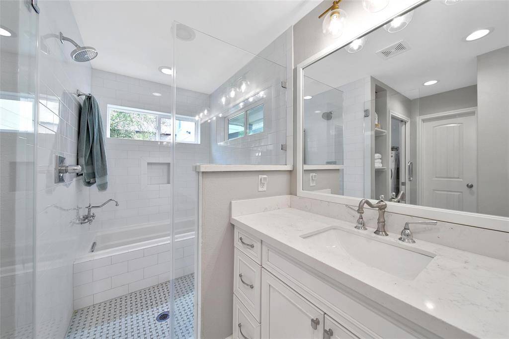 View of primary bathroom :2.