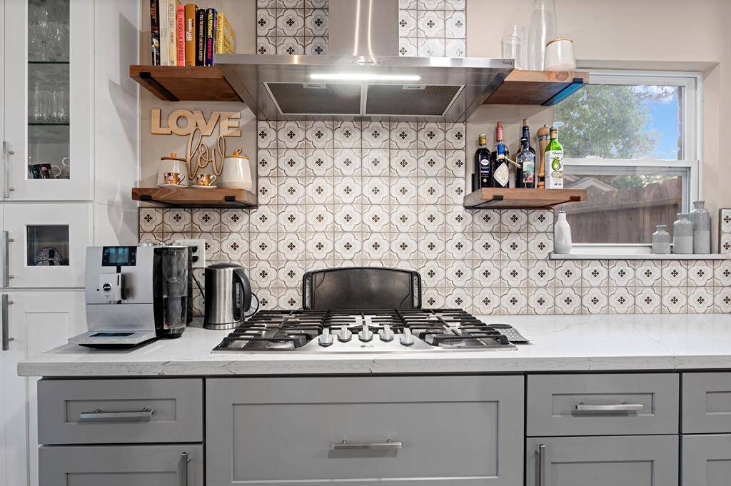 Kitchen equipped with a gas cooktop, providing precise control and efficient cooking performance.