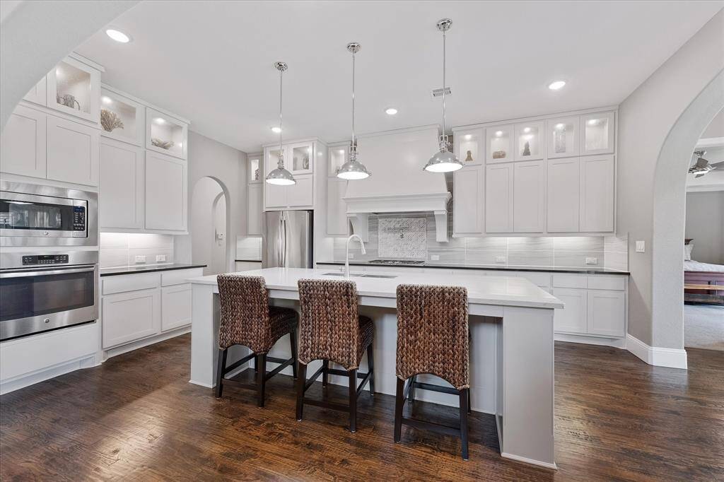 Spacious center island provides additional casual dining, glass front display cabinetry, stainless appliances and lots of prep space and storage
