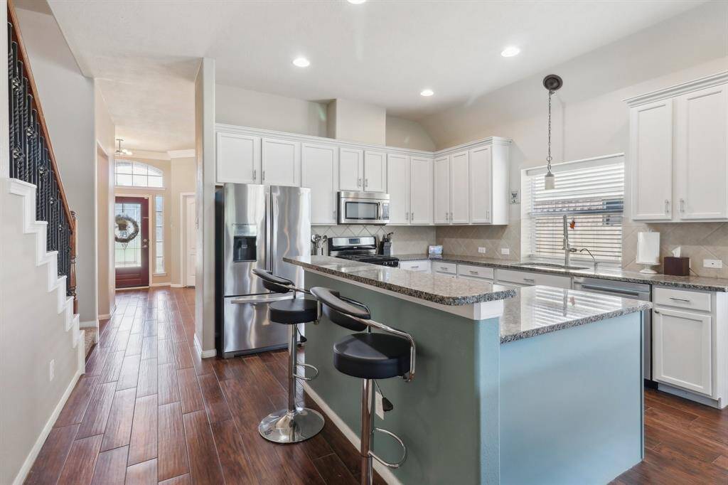 Breakfast bar perfect for entertaining.