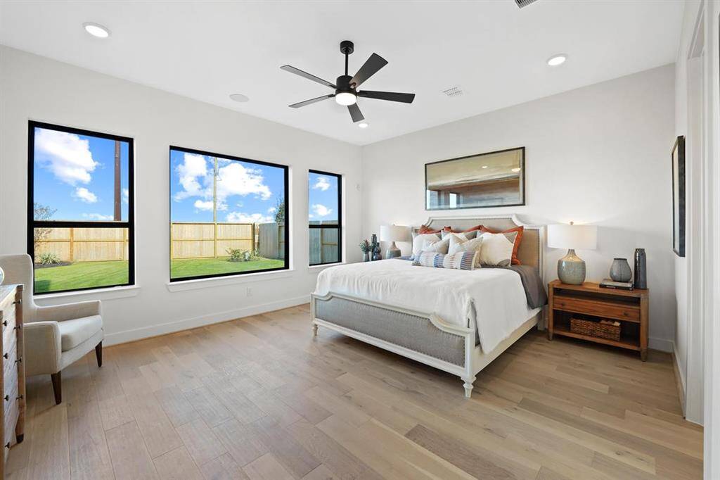 REPRESENTATIVE PHOTO: Colors and options vary. Confirm options and selections with onsite Community Sales Manager.