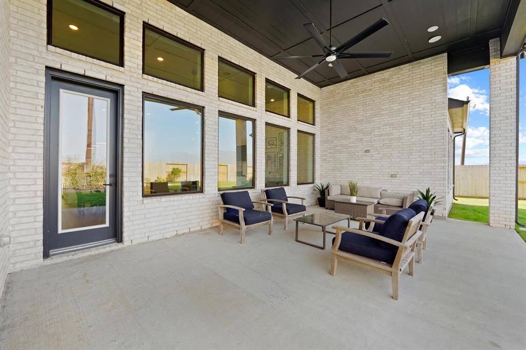 REPRESENTATIVE PHOTO: Colors and options vary. Confirm options and selections with onsite Community Sales Manager.