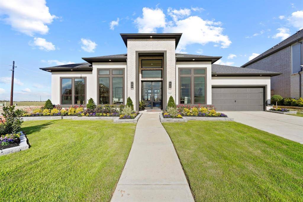 REPRESENTATIVE PHOTO: Colors and options vary. Confirm options and selections with onsite Community Sales Manager.