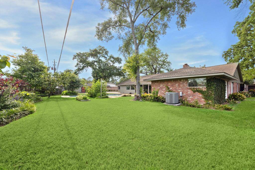 With its expansive green lawn, this yard provides a perfect canvas for all your outdoor activities and dreams.