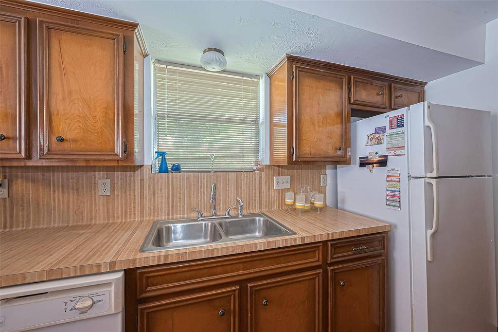 Just a reminder, the fridge stays!