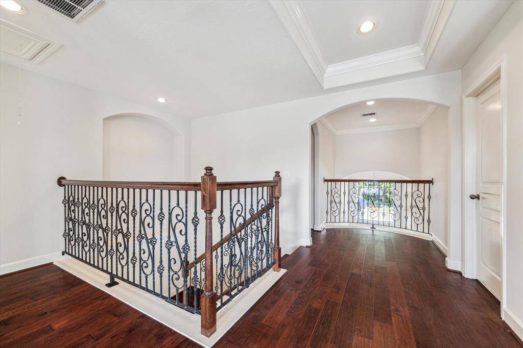The landing on the second floor is lovely. The staircase and Juliet balcony have wrought iron railings.